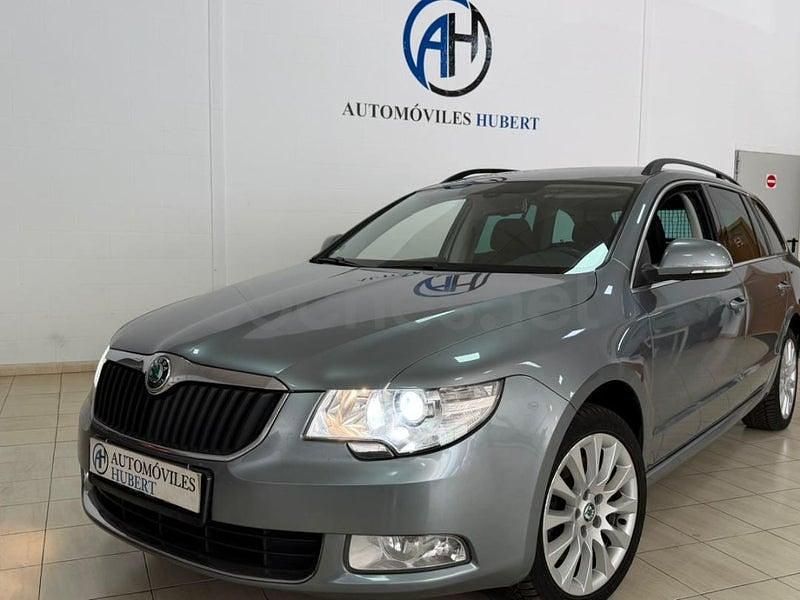 Usado Skoda Superb Elegance 160 CV (117 kW) 2013 Gris / plata Familiar