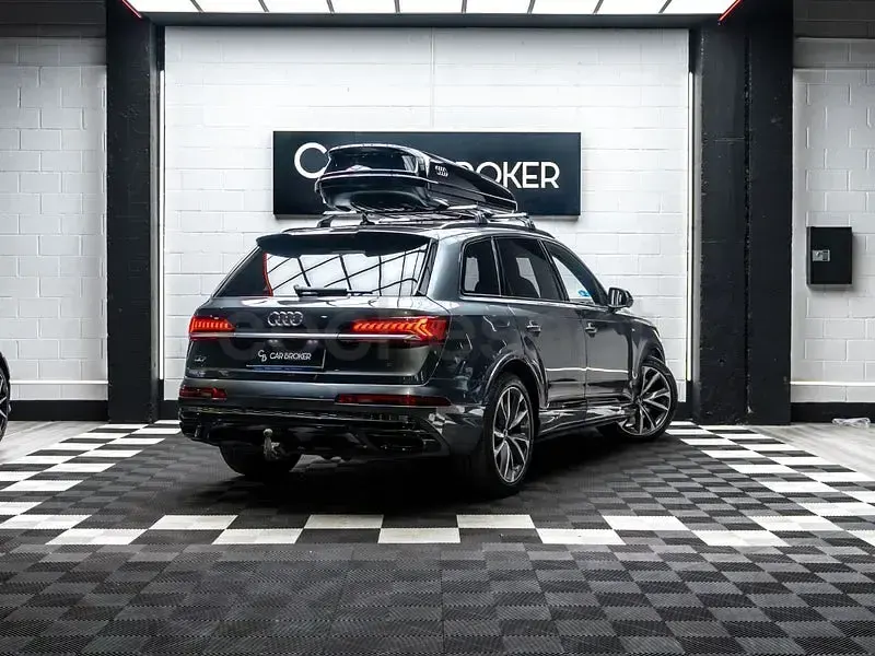 Usado Audi Q7 S-line plus 462 CV (339 kW) 2021 Gris / plata SUV