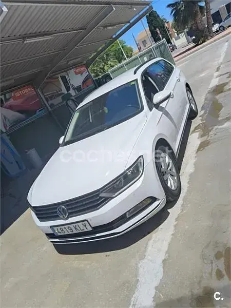 Usado VW Passat Advance 120 CV (88 kW) 2018 Blanco Familiar