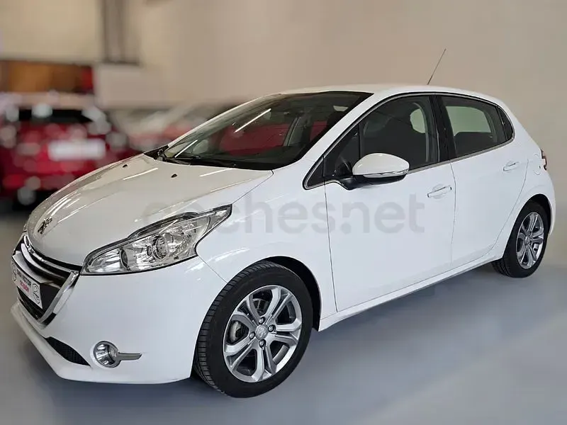 Usado Peugeot 208 Allure 82 CV (60 kW) 2015 Blanco Utilitario