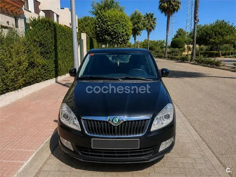 Usado Skoda Fabia Style 90 CV (66 kW) 2011 Negro Berlina