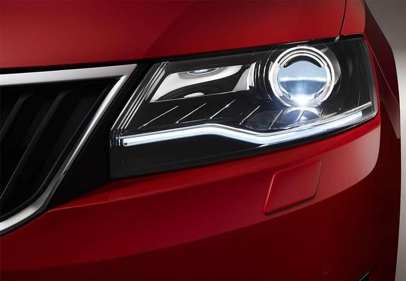 Usado Skoda Rapid Ambition 105 CV (77 kW) 2015 Rojo Utilitario