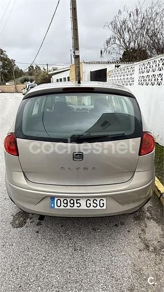 Usado Seat Altea Style 105 CV (77 kW) 2009 Beige Monovolumen
