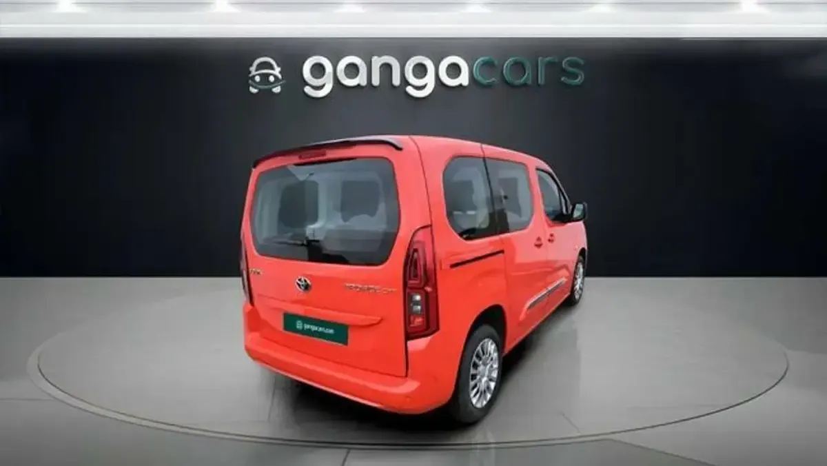 Usado Toyota Proace City Active 131 CV (96 kW) 2024 Rojo Monovolumen