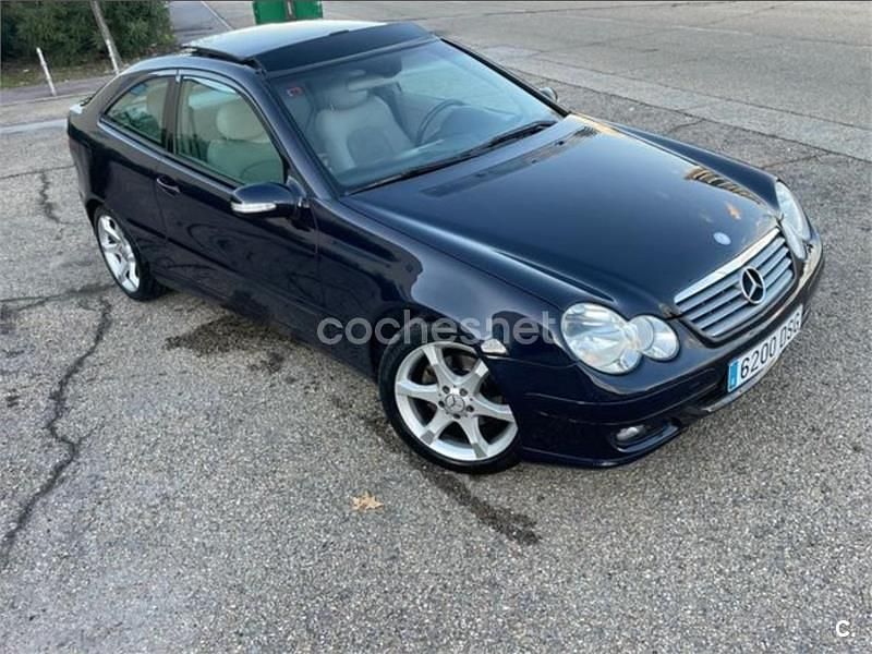 Usado Mercedes C220 143 CV (105 kW) 2004 Azul Berlina