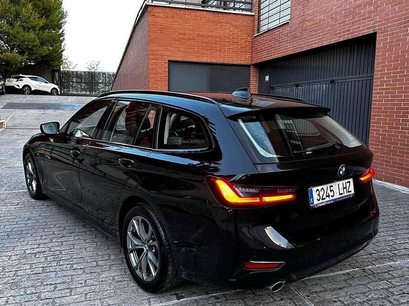 Usado BMW 320 Comfort Edition 190 CV (139 kW) 2020 Negro Familiar