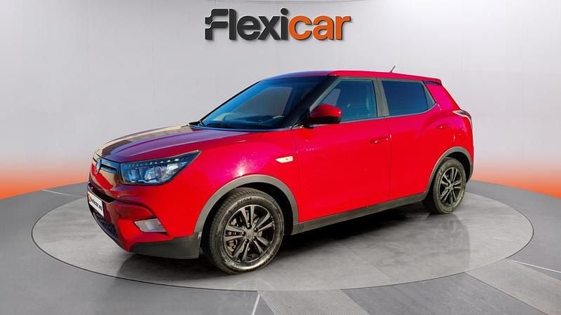 Usado Ssangyong (KGM) Tivoli 128 CV (94 kW) 2017 Rojo SUV