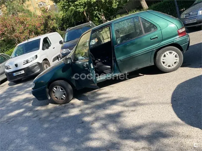 Usado Citroën Saxo 58 CV (42 kW) 1999 Verde Utilitario