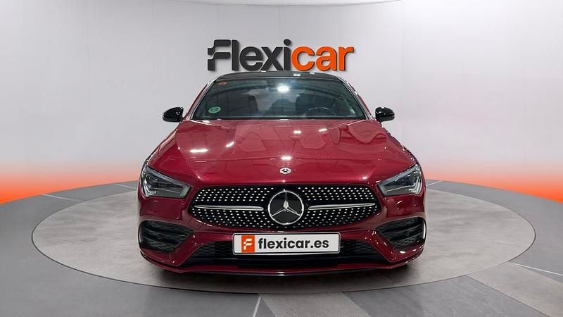 Usado Mercedes CLA200 Shooting Brake 150 CV (110 kW) 2021 Rojo Familiar