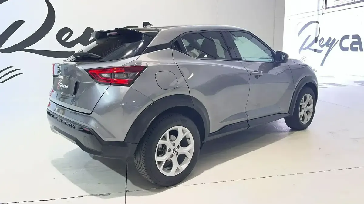 Usado Nissan Juke N-Connecta 114 CV (83 kW) 2022 Gris SUV