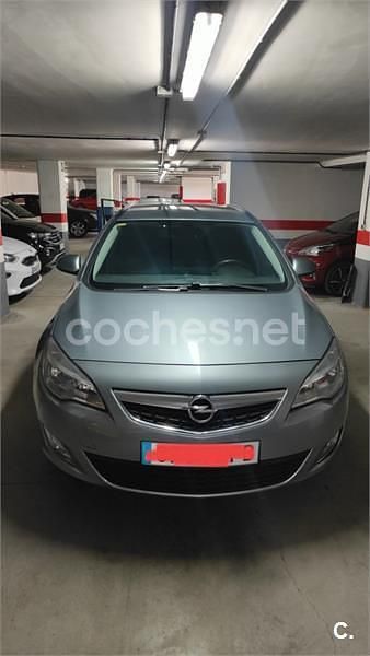 Usado Opel Astra Sportive 125 CV (91 kW) 2011 Gris / plata Familiar