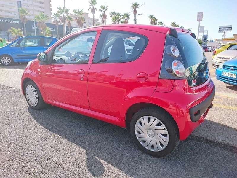 Usado Citroën C1 68 CV (50 kW) 2007 Rojo Utilitario