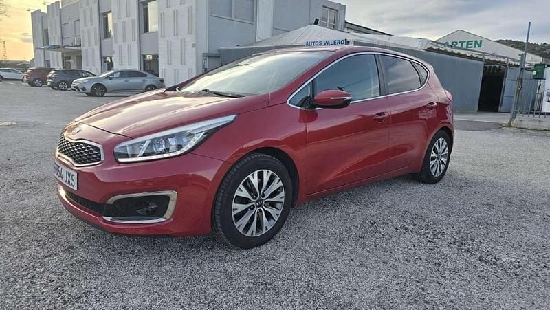 Używany Kia Ceed 100 KM (73 kW) 2017 Czerwony Hatchback