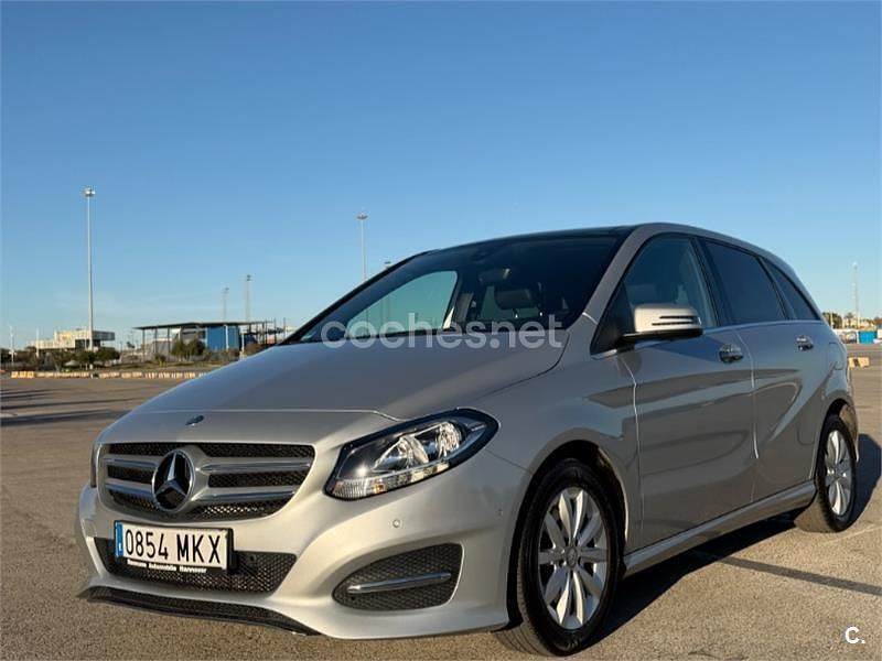 Usado Mercedes B200 156 CV (114 kW) 2015 Negro Monovolumen