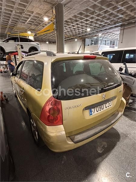 Usado Peugeot 307 138 CV (101 kW) 2003 Amarillo Familiar