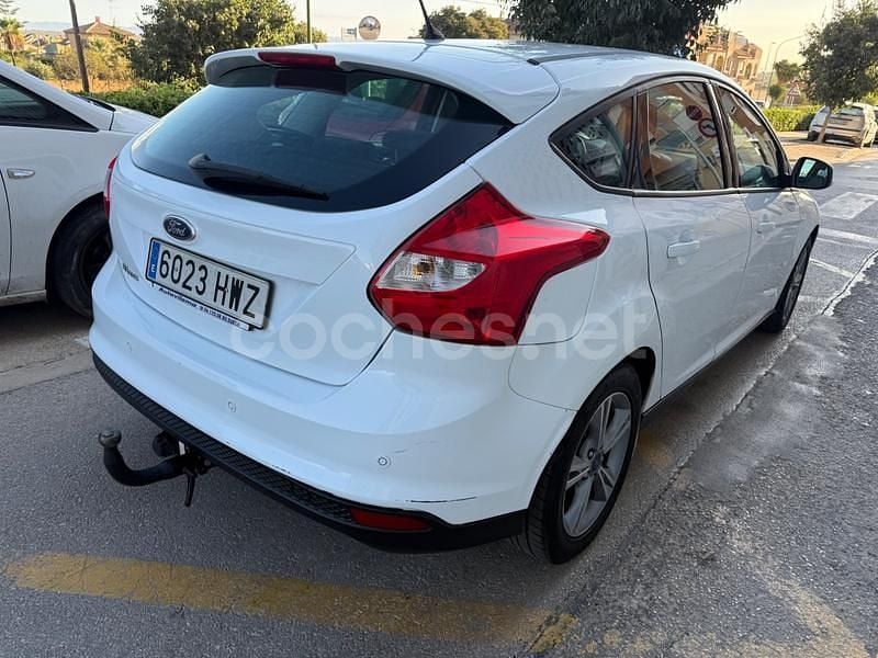 Usado Ford Focus 115 CV (84 kW) 2014 Blanco Berlina