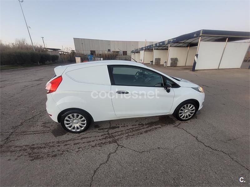 Usado Ford Fiesta 75 CV (55 kW) 2017 Blanco Berlina