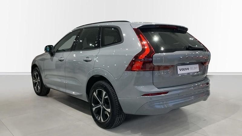 Usado Volvo XC60 Core 250 CV (183 kW) 2025 Gris / plata SUV