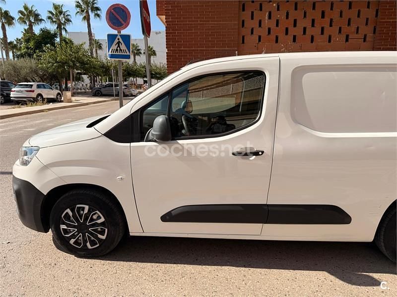 Usado Citroën Berlingo Feel 102 CV (75 kW) 2019 Blanco Monovolumen