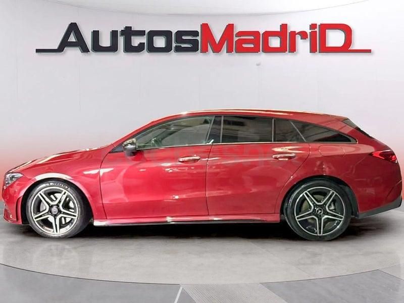 Usado Mercedes CLA200 Shooting Brake 150 CV (110 kW) 2021 Rojo Familiar
