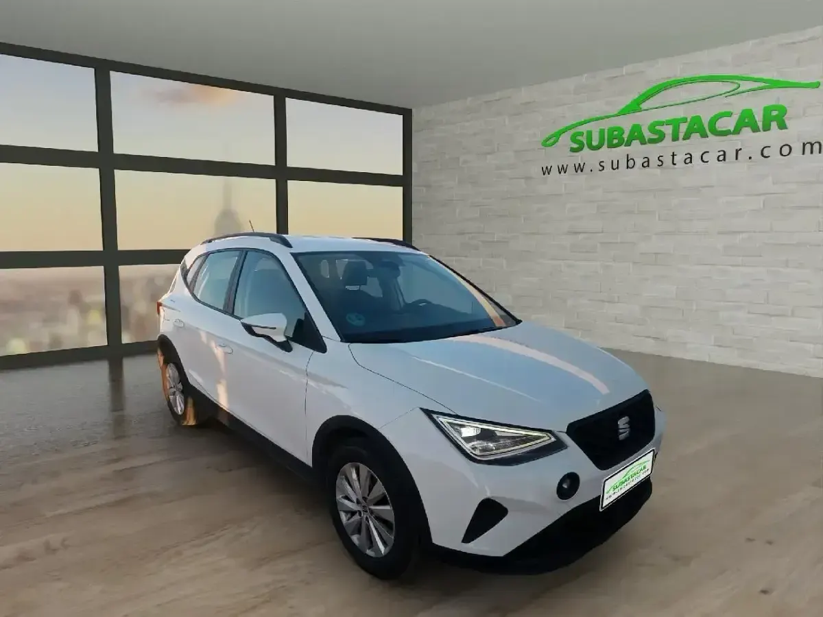 Usado Seat Arona Style Plus 110 CV (80 kW) 2022 Blanco SUV