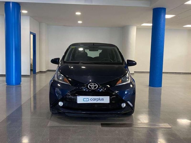 Usado Toyota Aygo x-sky 69 CV (50 kW) 2018 Negro Utilitario