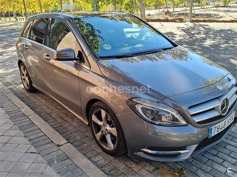 Usado Mercedes B180 109 CV (80 kW) 2013 Gris / plata Monovolumen