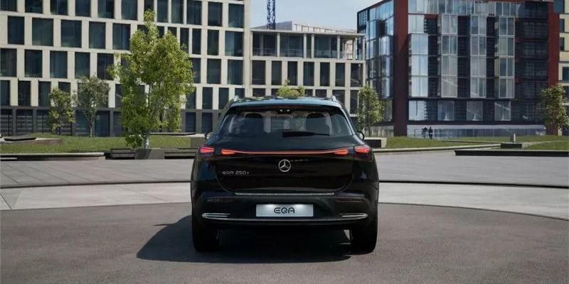 Usado Mercedes EQA250+ 139 kW (190 CV) 2024 Negro SUV