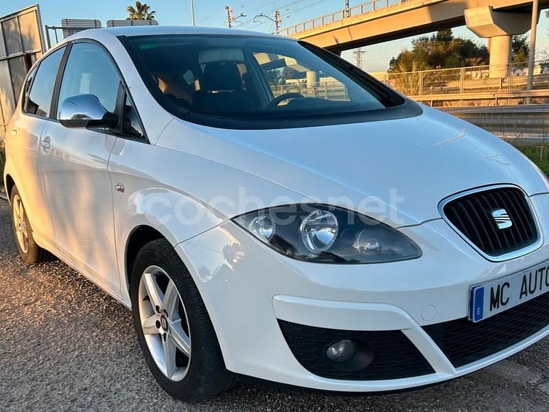 Usado Seat Altea Style 105 CV (77 kW) 2011 Blanco Monovolumen