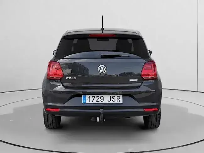 Usado VW Polo 75 CV (55 kW) 2016 Gris / plata Berlina