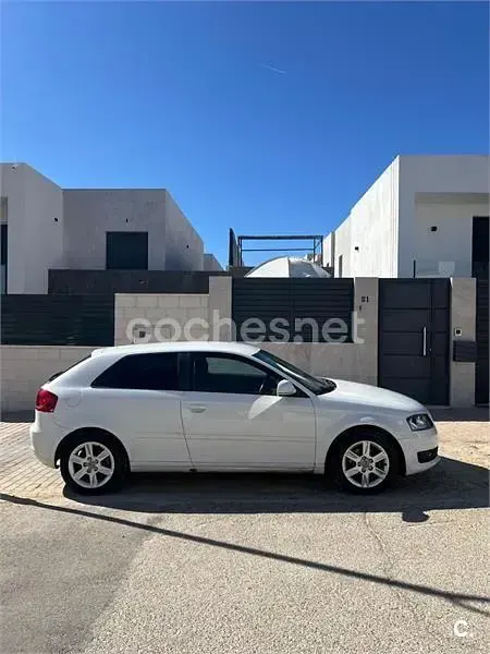 Usado Audi A3 Attraction 105 CV (77 kW) 2010 Blanco Utilitario