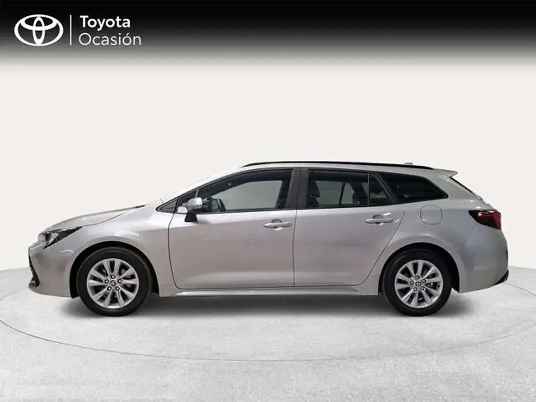 Usado Toyota Corolla Active 140 CV (102 kW) 2025 Plateado Familiar