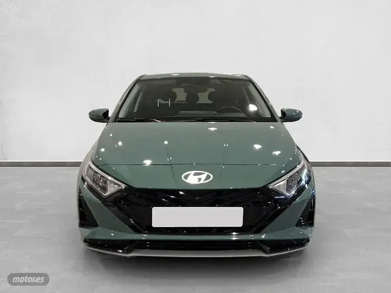 Usado Hyundai i20 100 CV (73 kW) 2025 Verde Utilitario