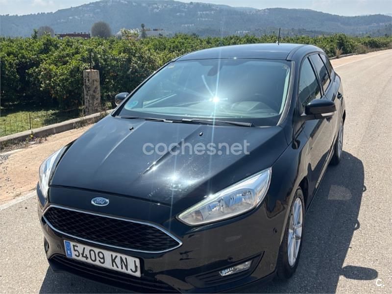 Usado Ford Focus Trend 120 CV (88 kW) 2018 Negro Familiar