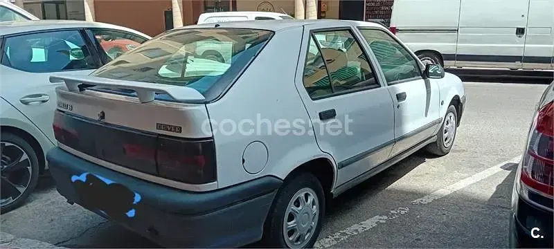 Usado Renault R9 80 CV (58 kW) 1995 Blanco Berlina