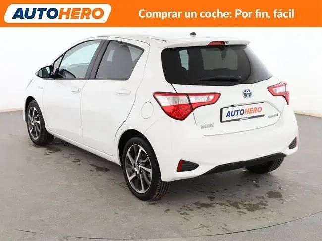 Usado Toyota Yaris Hybrid 101 CV (74 kW) 2019 Blanco Berlina