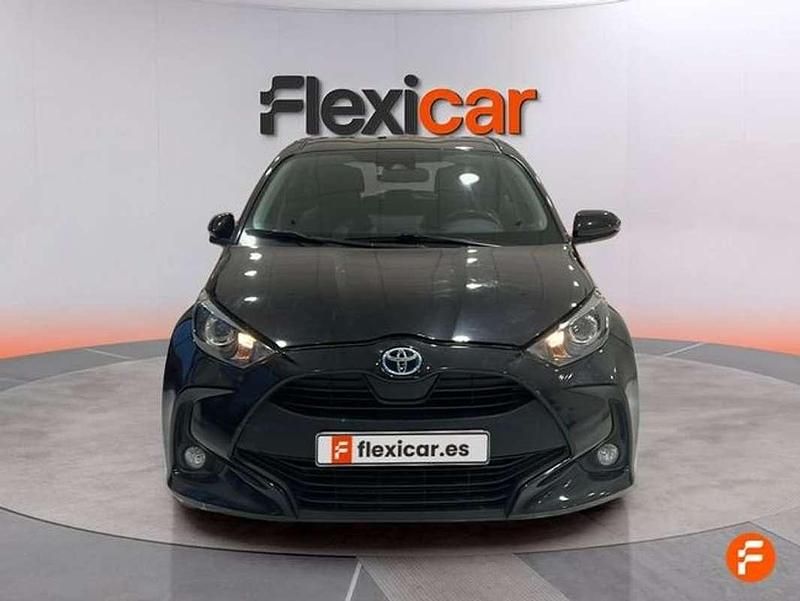 Usado Toyota Yaris Hybrid Active 116 CV (85 kW) 2022 Negro Utilitario