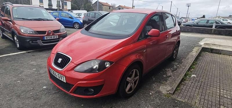 Usado Seat Altea Reference 105 CV (77 kW) 2010 Rojo Monovolumen