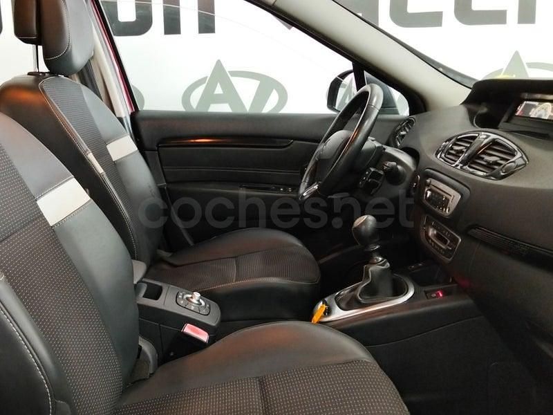 Usado Renault Grand Scénic III Dynamique 110 CV (80 kW) 2013 Granate Monovolumen