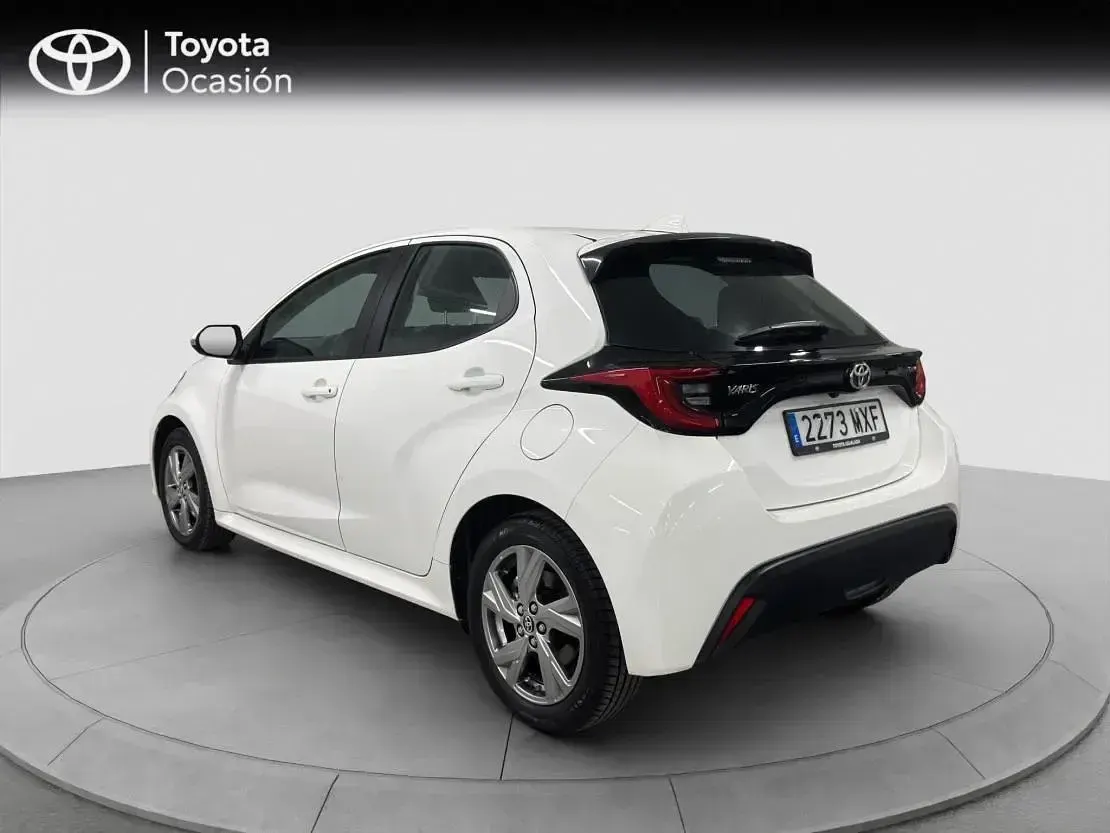 Usado Toyota Yaris Hybrid Active 116 CV (85 kW) 2024 Blanco classic Berlina
