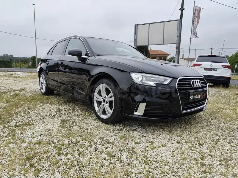 Usado Audi A3 150 CV (110 kW) 2018 Negro Berlina