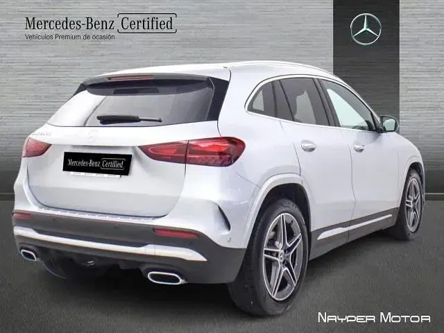 Usado Mercedes GLA200 150 CV (110 kW) 2025 Plata hightech SUV