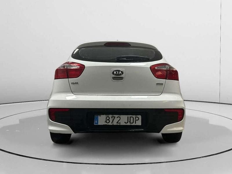 Usado Kia Rio 75 CV (55 kW) 2015 Blanco Utilitario