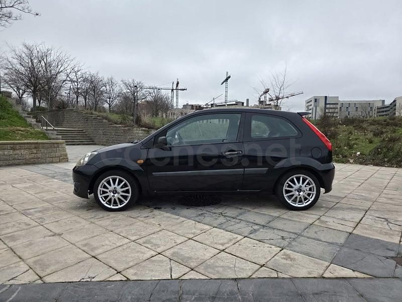 Usado Ford Fiesta Sport 90 CV (66 kW) 2007 Negro Coupe