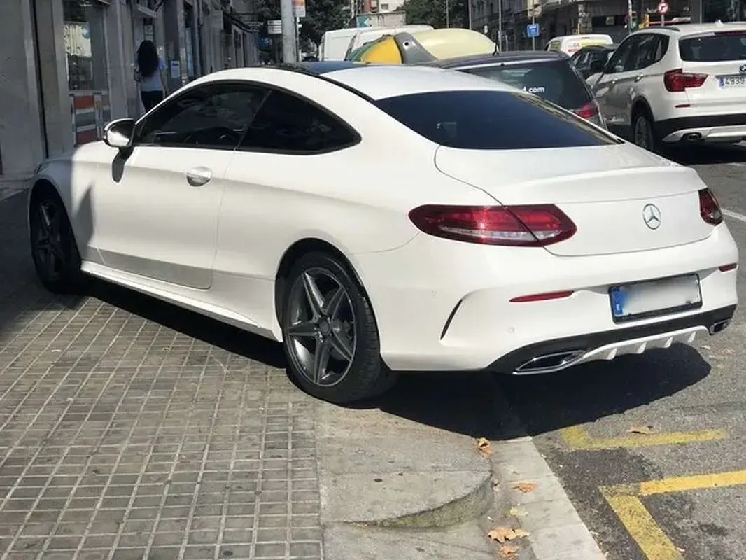 Usado Mercedes C250 AMG 204 CV (150 kW) 2016 Blanco Coupe