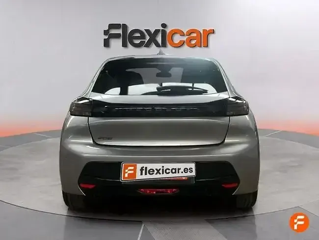 Usado Peugeot 208 Allure 100 CV (73 kW) 2025 Gris Utilitario