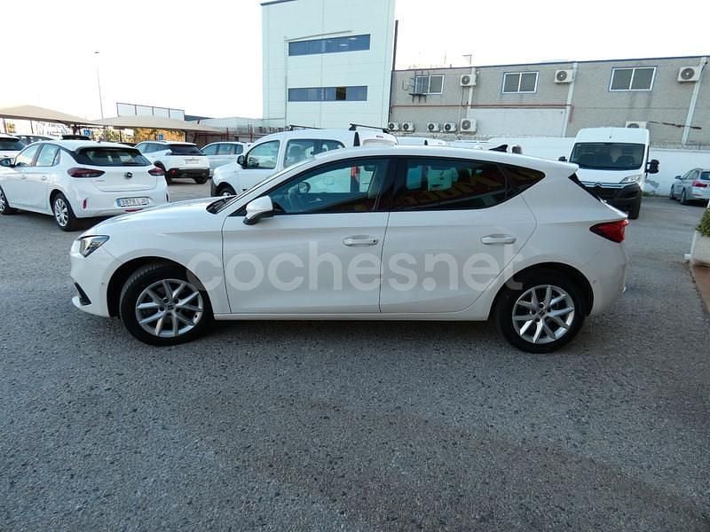 Usado Seat Leon Style 115 CV (84 kW) 2022 Blanco Berlina
