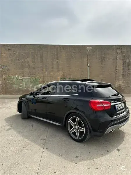 Usado Mercedes GLA180 AMG line 122 CV (89 kW) 2016 Negro SUV
