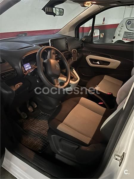 Usado Citroën Berlingo Feel 130 CV (95 kW) 2020 Blanco Monovolumen