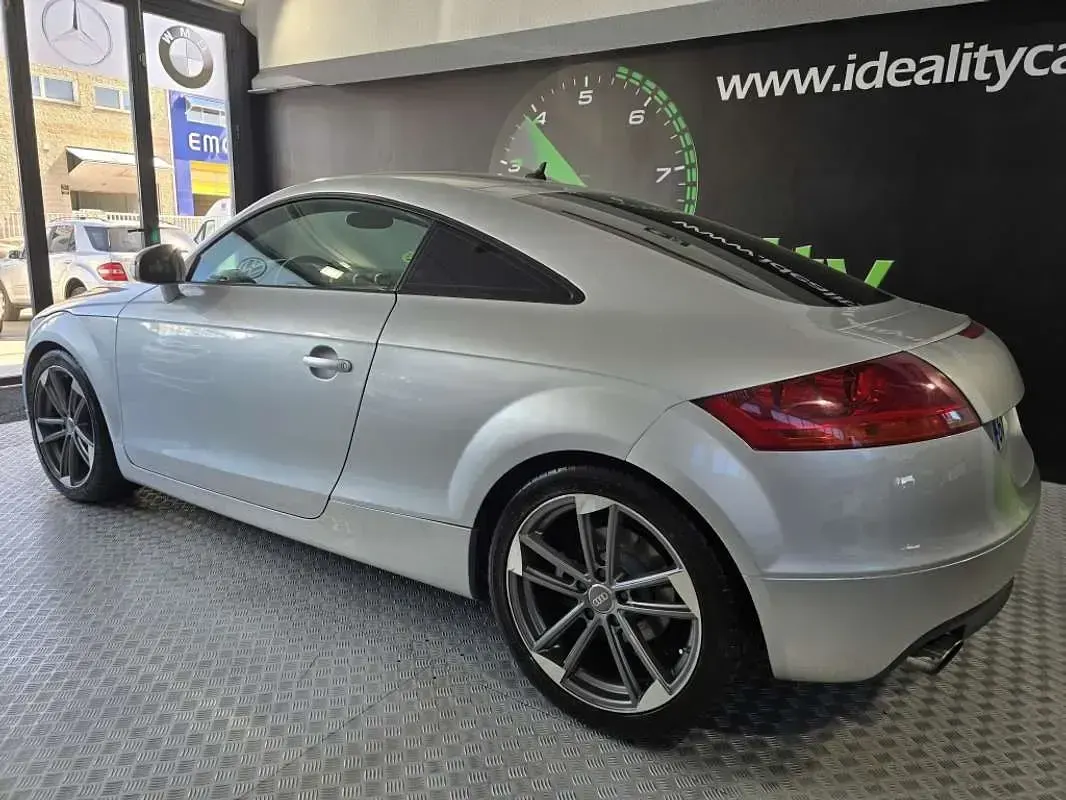 Usado Audi TT 200 CV (147 kW) 2008 Plateado Coupe